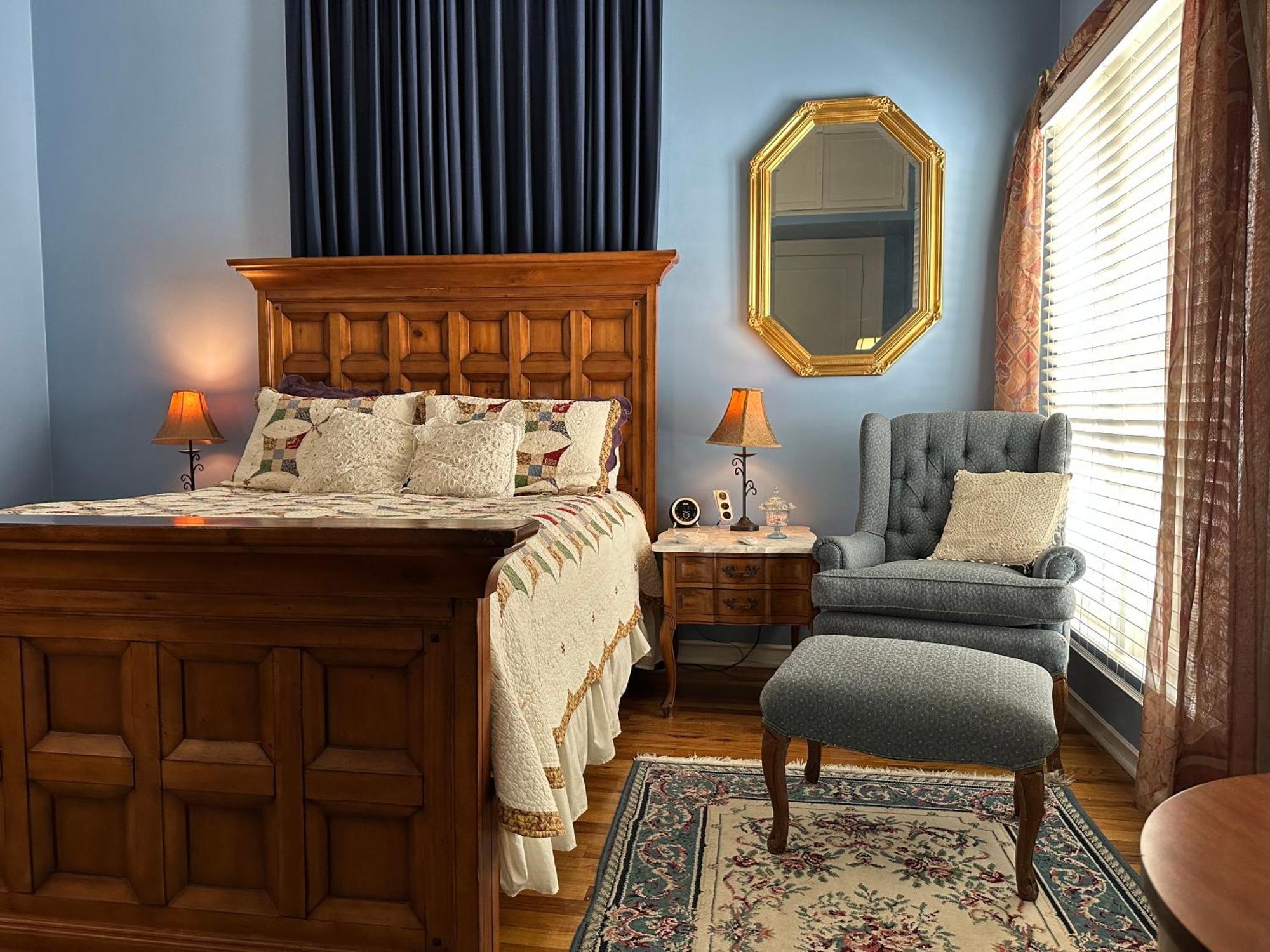 Standard Queen Room