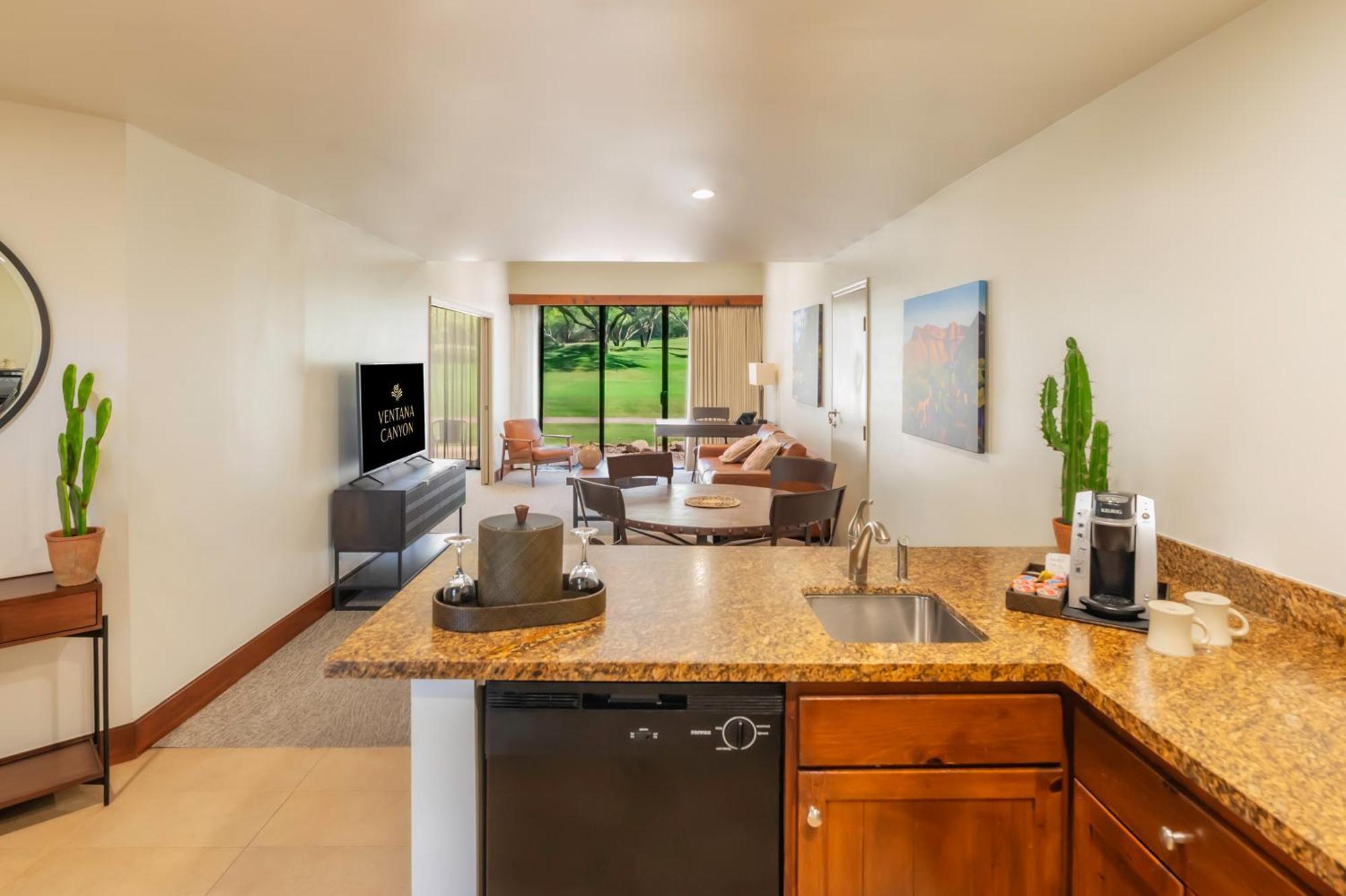 Deluxe Queen Suite