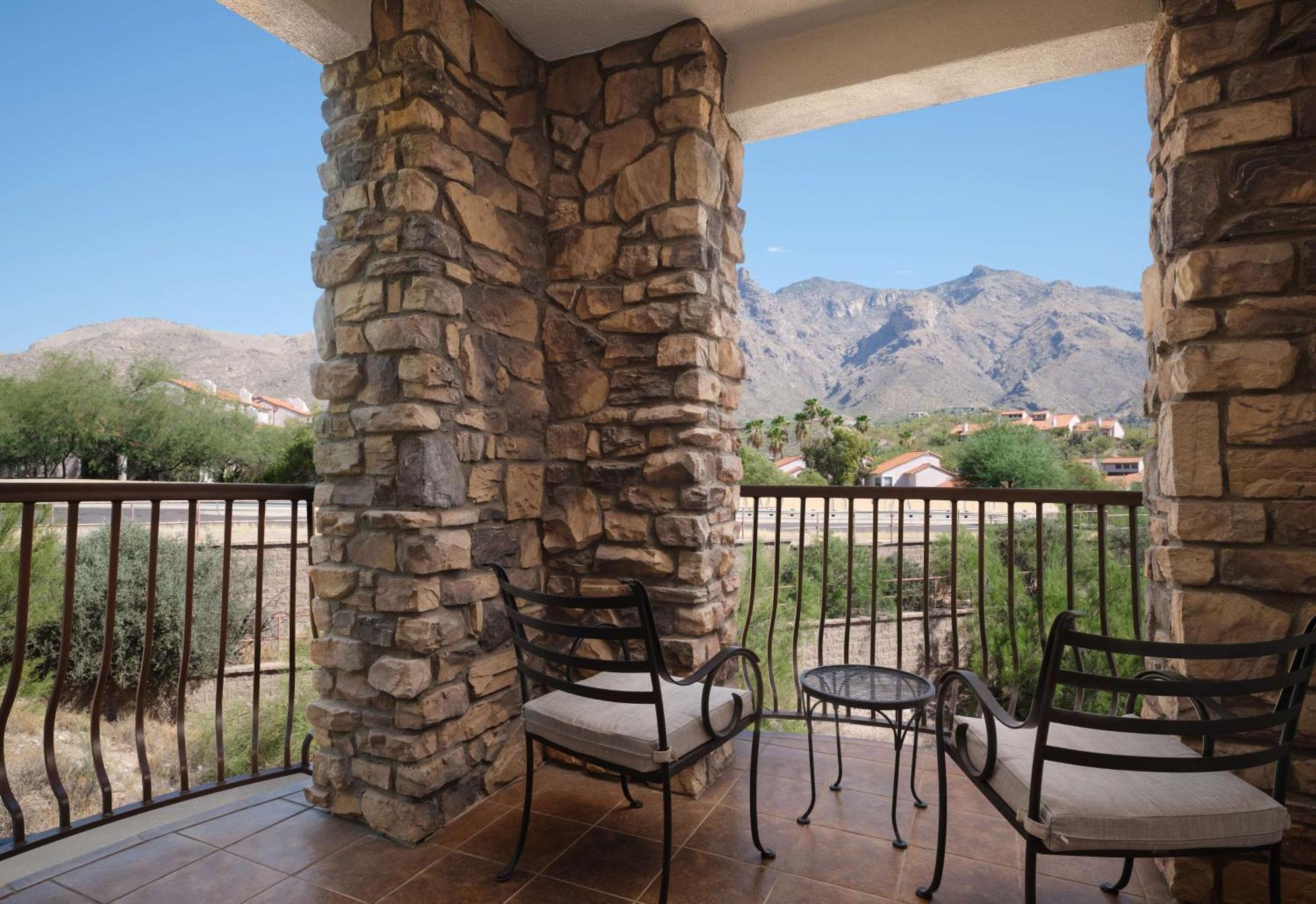 King Suite with Mountain View,1539121279:JPEG