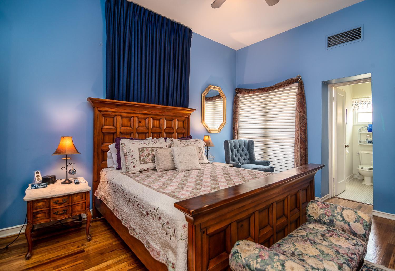 Standard Queen Room
