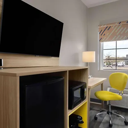 Days Inn & Suites By Wyndham Tucson/Marana-2