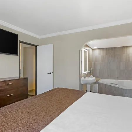 Best Western Innsuites Tucson Foothills Hotel & Suites-2